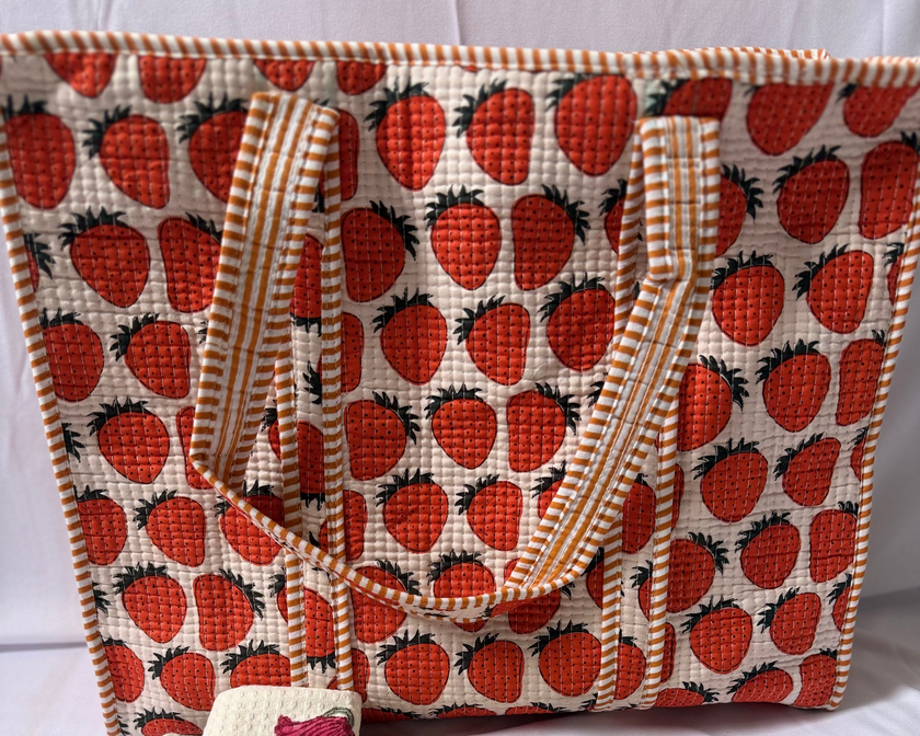 Strawberry-patterned bag .